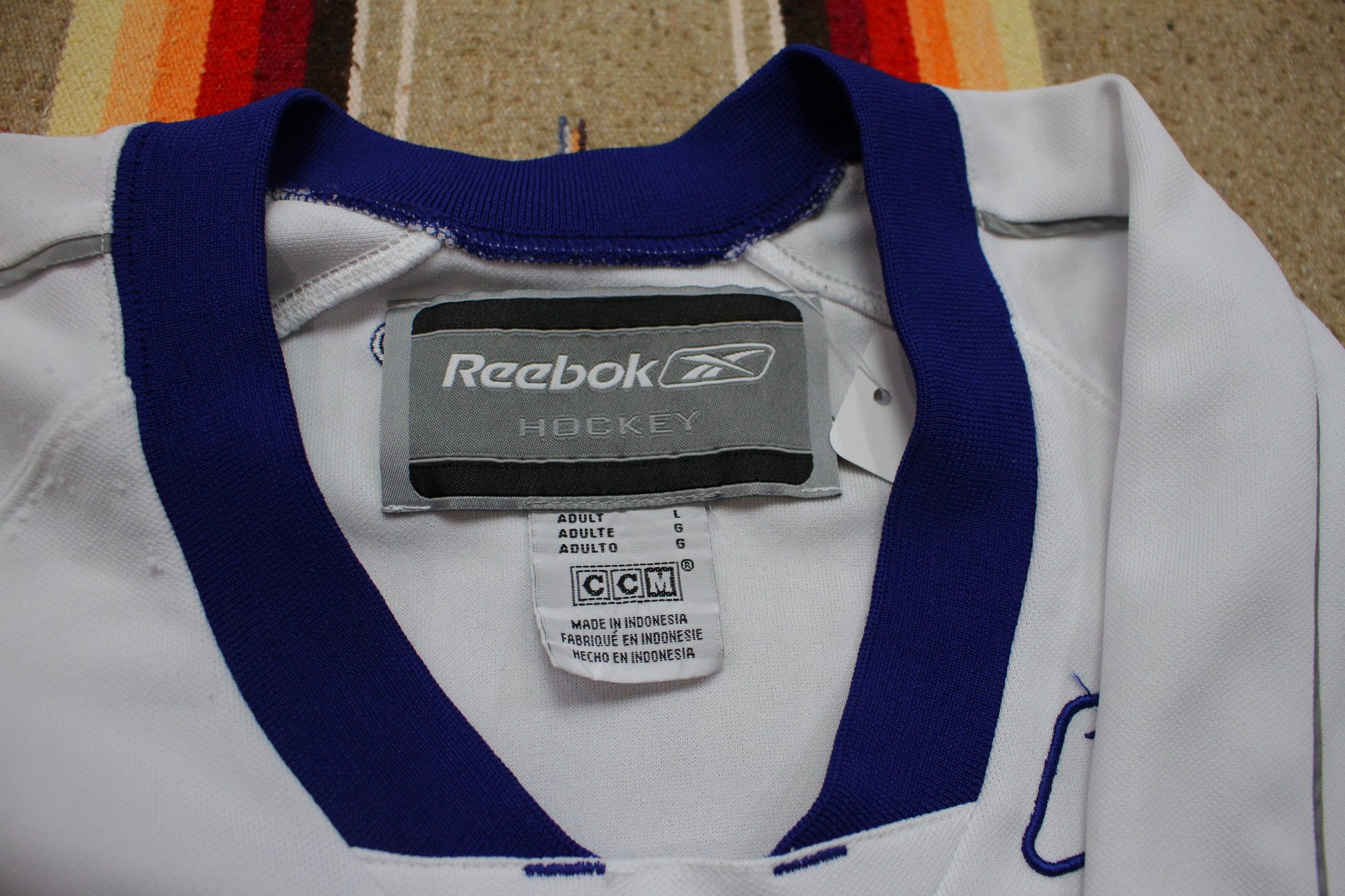 2000s Reebok Blank Hockey Jersey Size L