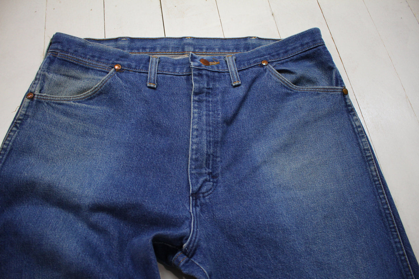 1980s Wrangler 13MWZ Blue Denim Jeans Made in USA Size 36x29