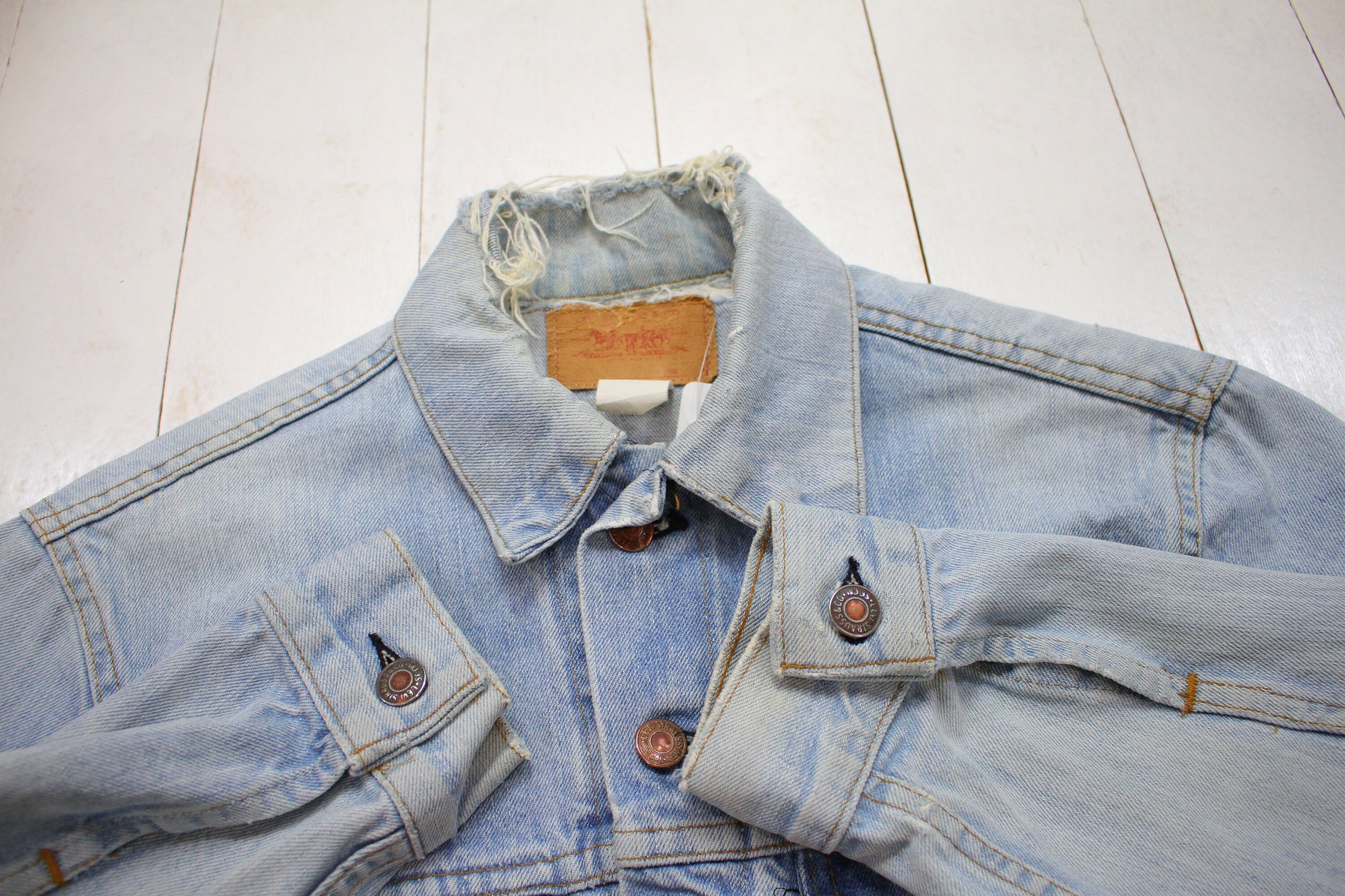 1980s Distressed Lightwash Denim Levi's 2 Pocket Type 3 Denim Trucker Jacket Men's Size XS Women's Size L