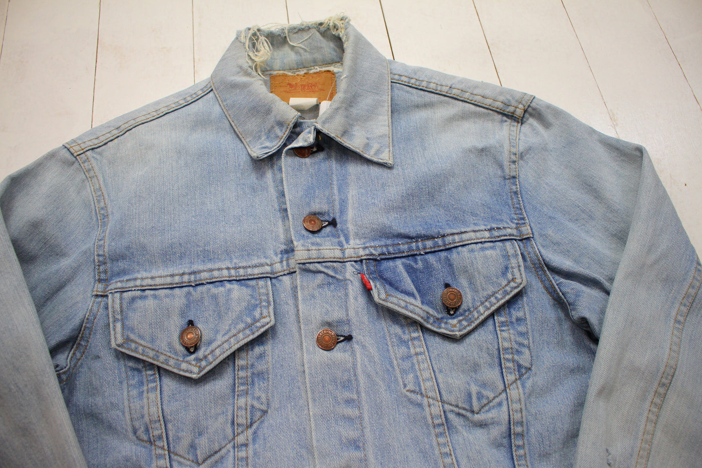 1980s Distressed Lightwash Denim Levi's 2 Pocket Type 3 Denim Trucker Jacket Men's Size XS Women's Size L