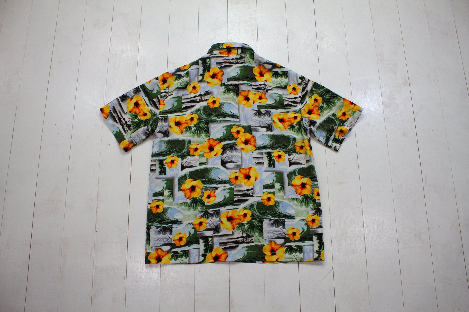 2000s Y2K Extreme Gear Tropical Print Polyester Shortsleeve Hawaiian Shirt Size M