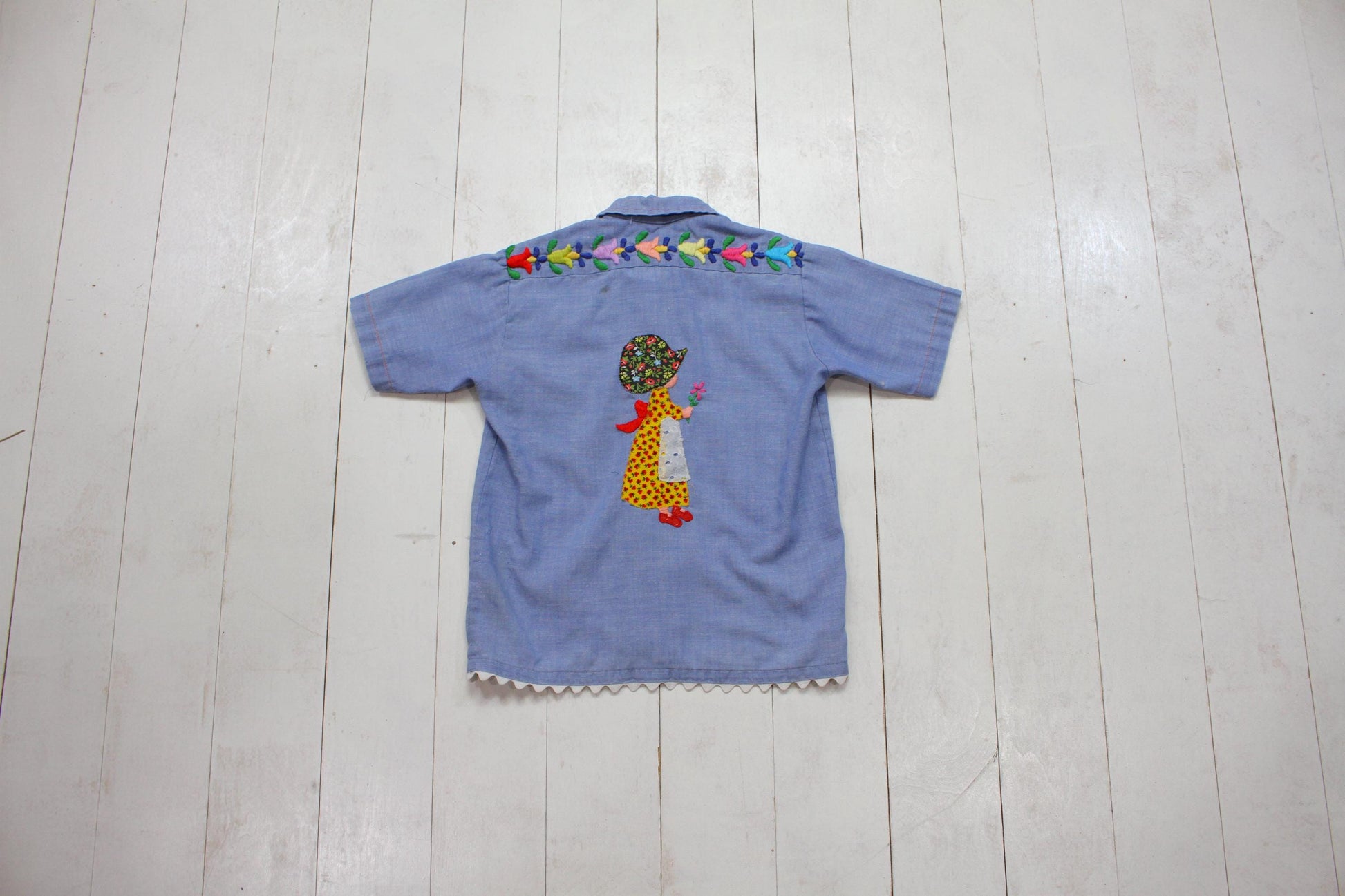 1980s Montgomery Ward Embroidered Flowers Short Sleeve Chambray Shirt Kid's Size S