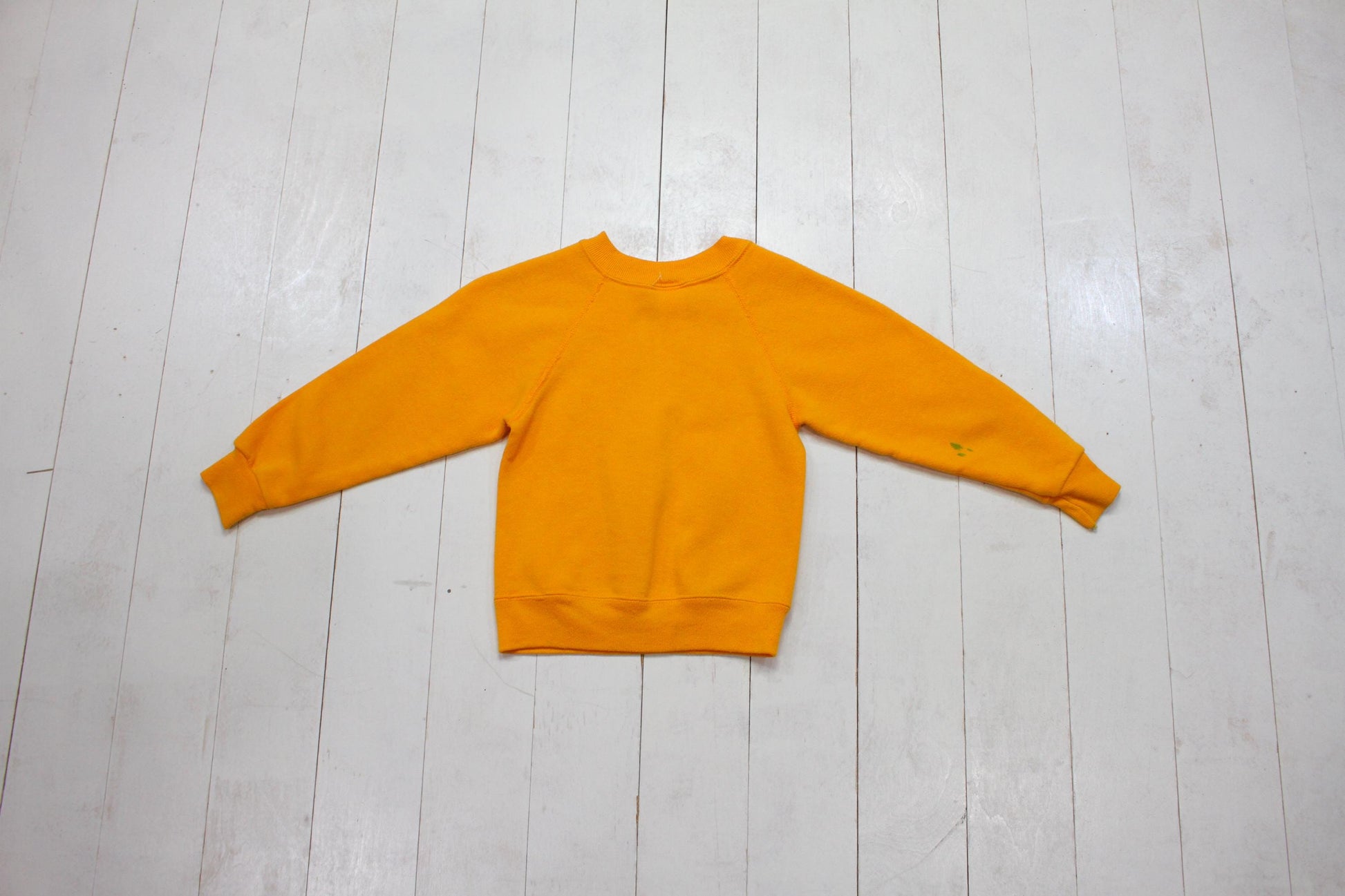 1980s/1990s Ultra Fleece Blank Yellow Raglan Sweatshirt Made in USA Kids Size XS/S