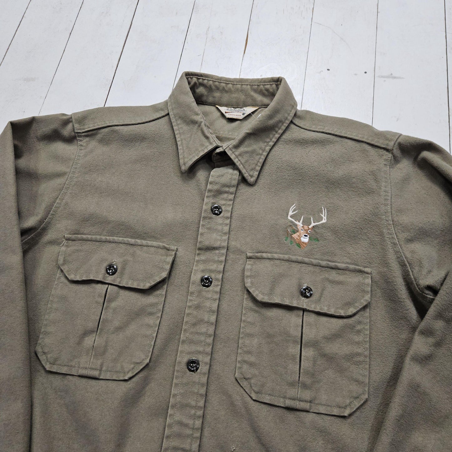 1970s/1980s Cabela's Olive Green Embroidered Deer Button Up Chamois Shirt Size L/XL