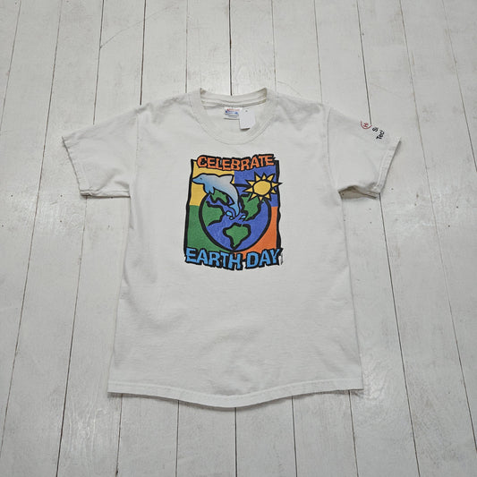 2000s 2002 Y2K Hanes White Celebrate Earth Day T-Shirt Size S