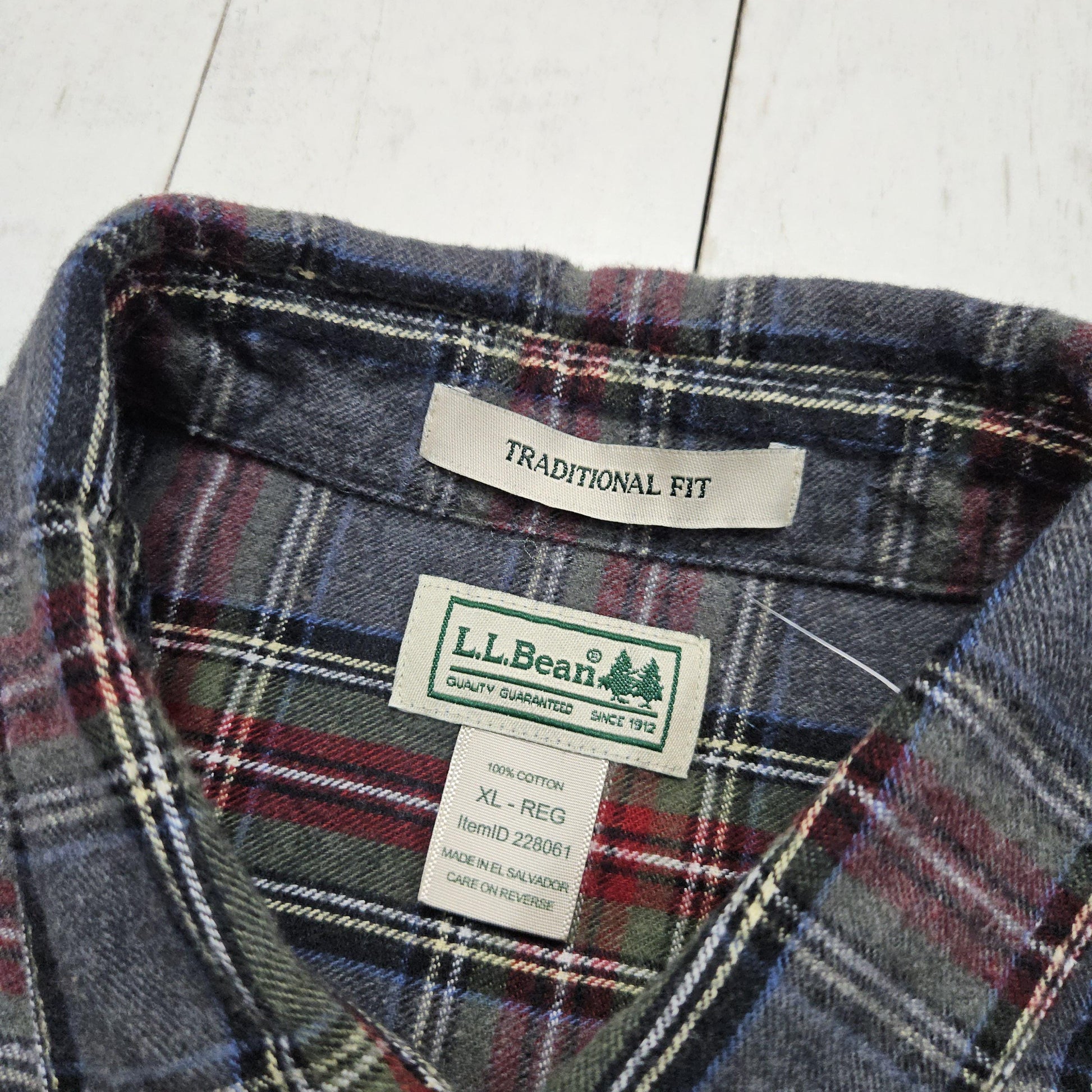 2000s LL Bean Grey/Red Plaid Button Down Shirt Size XXL