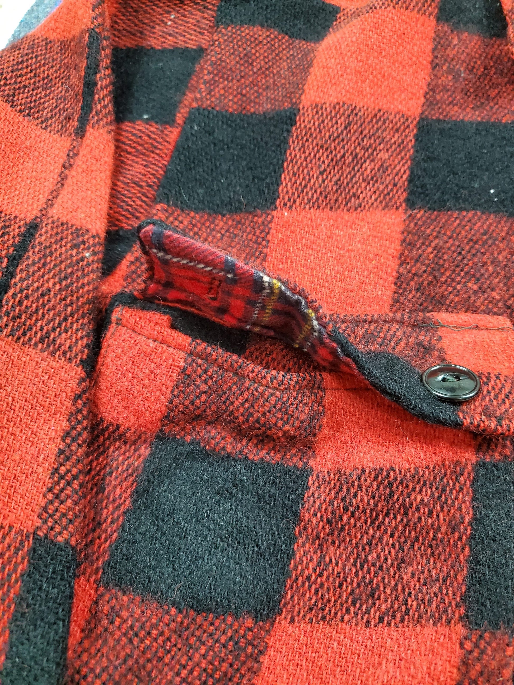 1960s/1970s Gambridge Red Buffalo Plaid Wool Shirt Jacket Made in Canada Size M/L