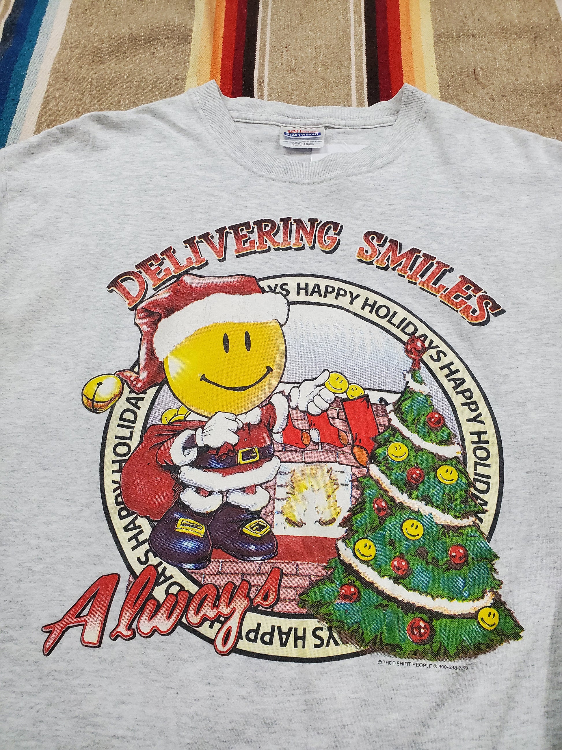 1990s/2000s Hanes Delivering Smiles Happy Holidays Christmas Longsleeve T-Shirt Size L